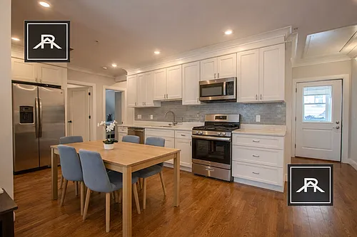 53 Quint Ave #3 Photo 1