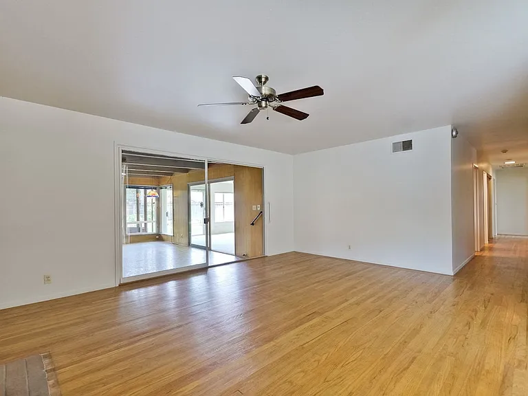160 Kit Carson Ct — Photo 10