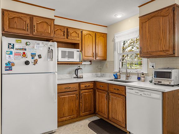 Brand new quartz countertops with double stainless steel sink and new modern faucet. Sink has a custom fit cutting board and prep basin attachment!