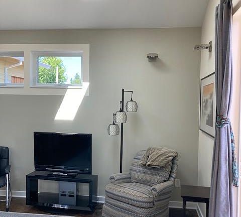 4th image of 2575 SE Park Ave