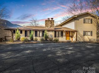 142 Palmer Pl, Lake Lure, NC 28746