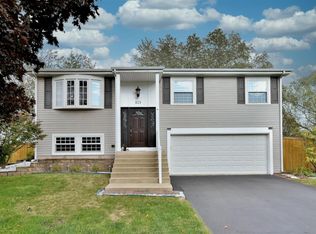 813 Prairie Ave, Bartlett, IL