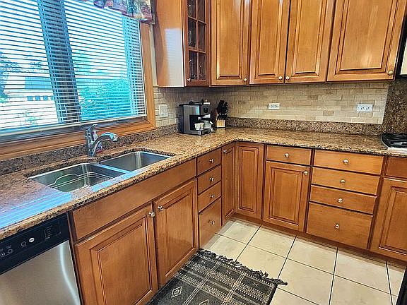 5th image of 4640 N Redwood Dr