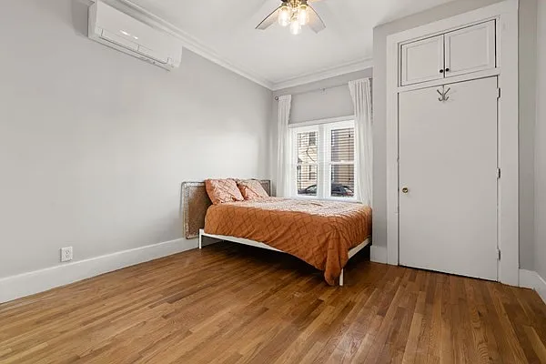 673 E 8th St #1 — Photo 3