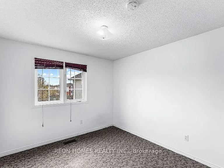 1885 Dalhousie Cres — Photo 19