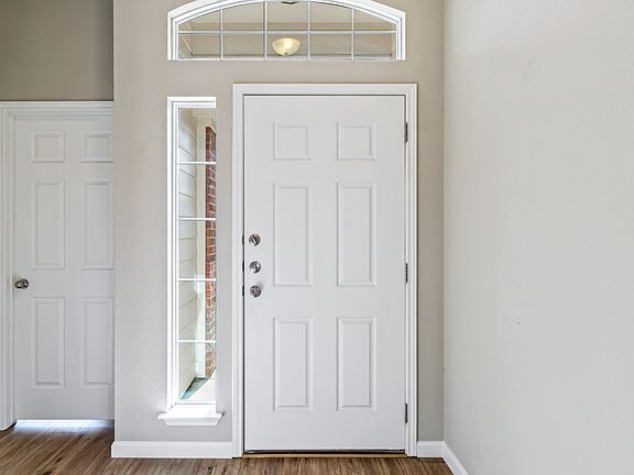 3rd image of 7908 Woodbury Dr