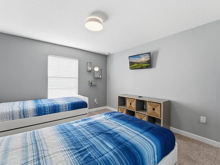 Stinger Dr — Photo 36
