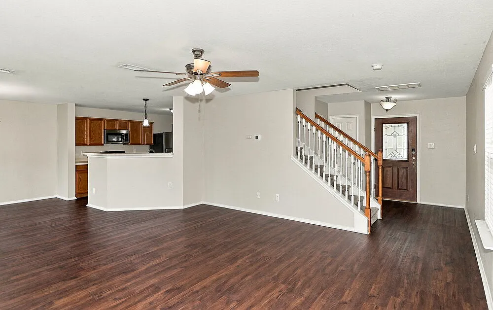 3 bed, 2.5 bath, 1839 sqft, $1,785 — Photo 4