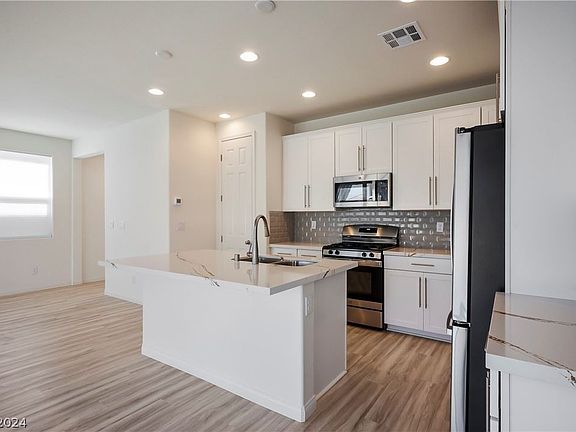 4th image of 10180 Cluny Ave