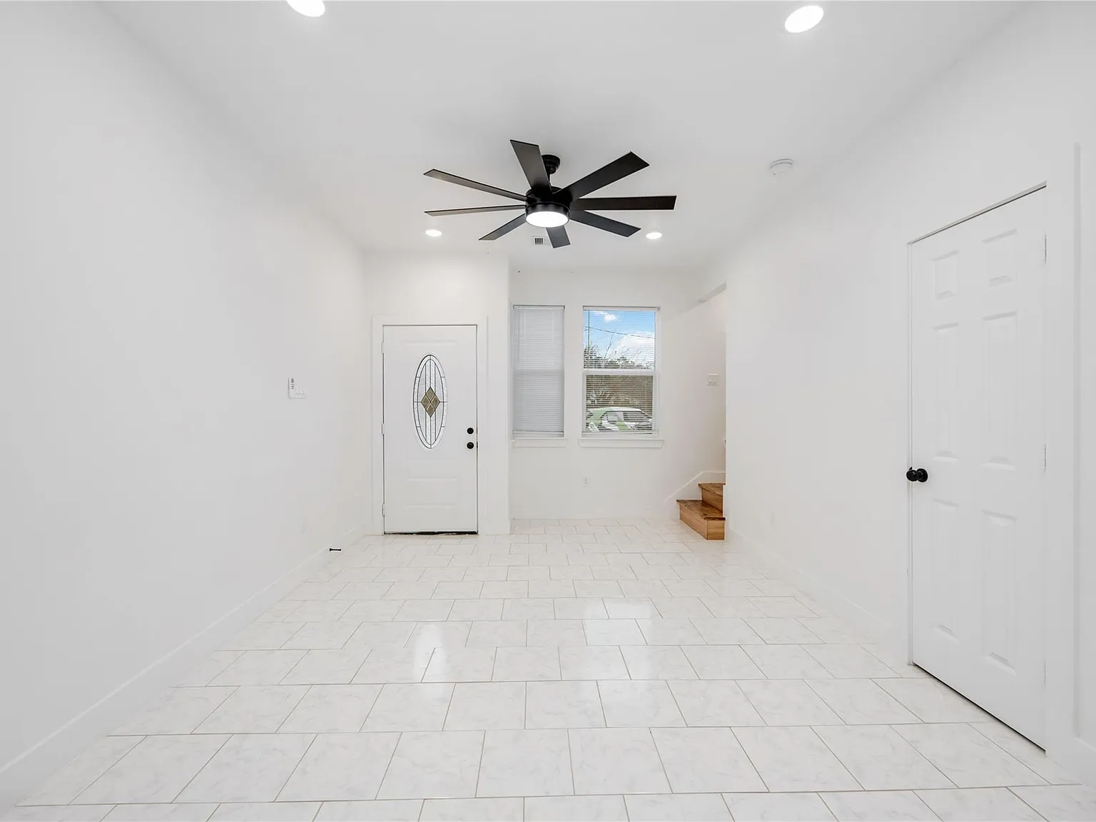 2 bed, 2.5 bath, 930 sqft, $1,750 — Photo 3