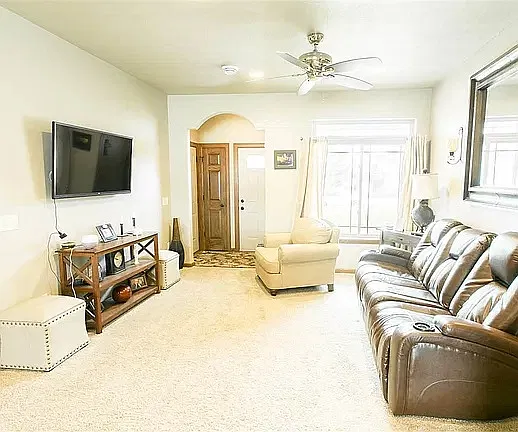 3 bed, 1275 sqft, $2,150 — Photo 3