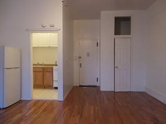 Rented by Perry Associates NYC Inc | media 34