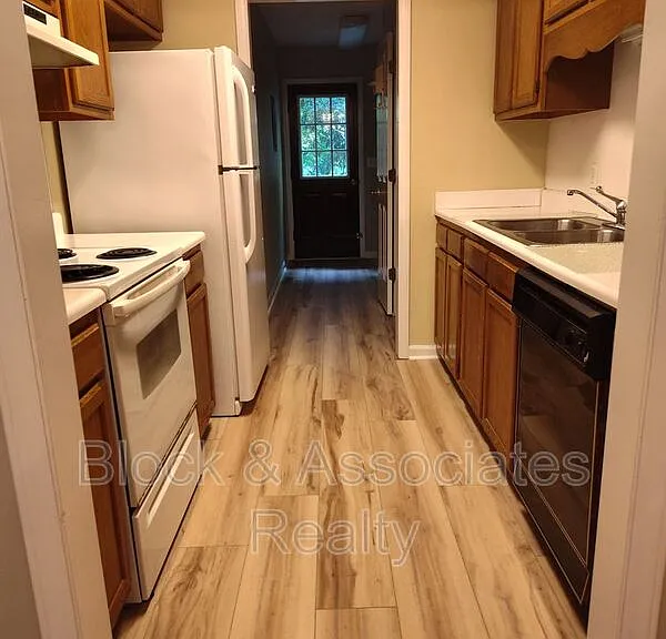 1228 Winslow Ave — Photo 5