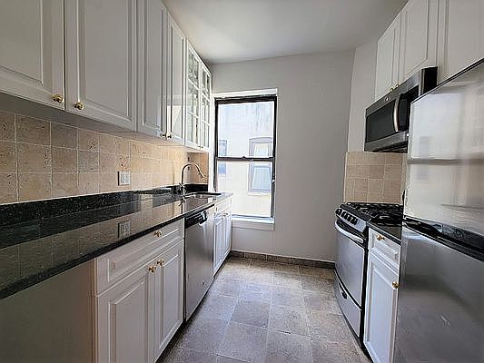 3rd image of 26 E 105th St APT 5B