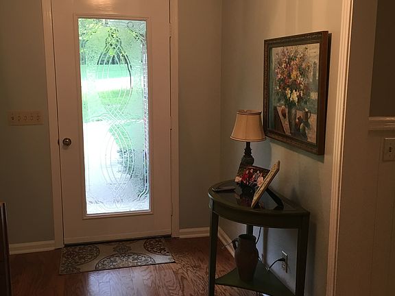 4th image of 306 Dogwood Cir
