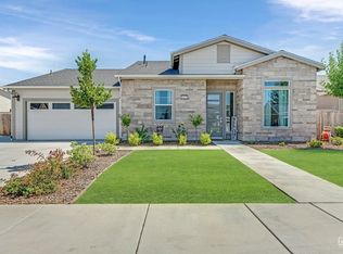 9429 Parkwood Manor Dr, Shafter, CA 93263