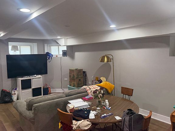 5th image of 1118 N Oakley Blvd #1