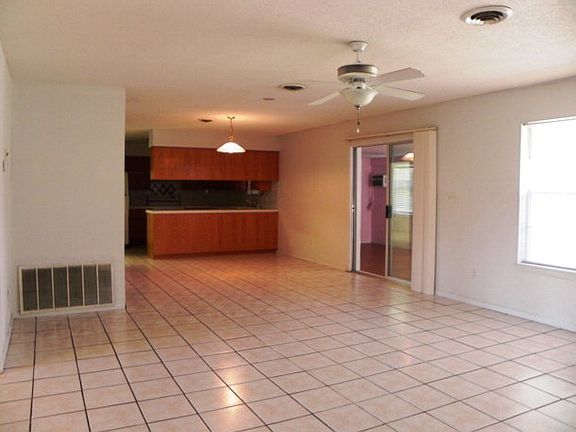 4th image of 308 W Gardenia Ave #5