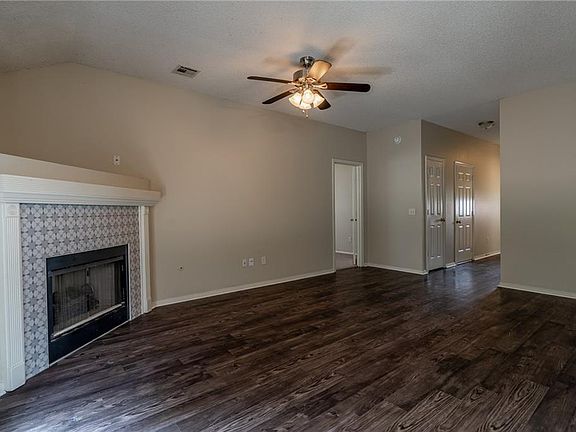 2nd image of 1323 S Jasmine Ln
