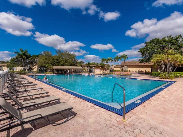100 Gate Rd #3-63, Hollywood, FL 33024