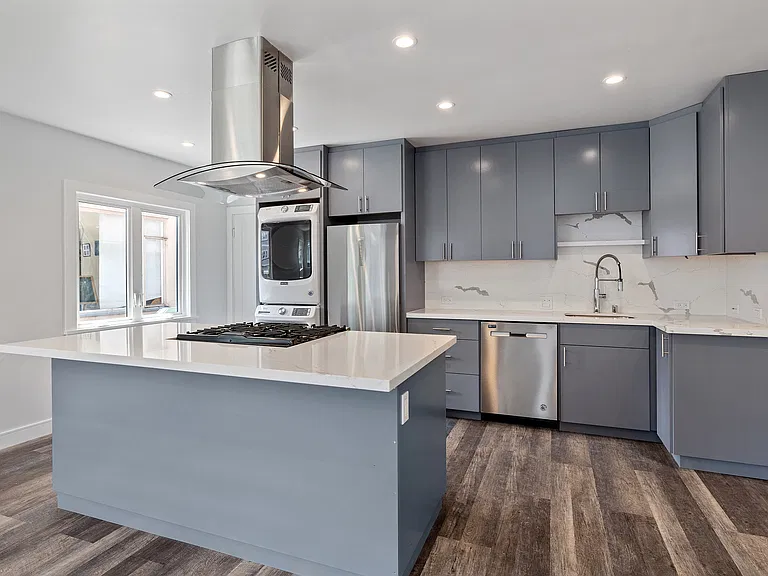 420 Merritt Ave #C — Photo 1
