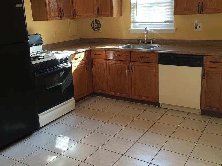 105 Garfield Ave — Photo 4