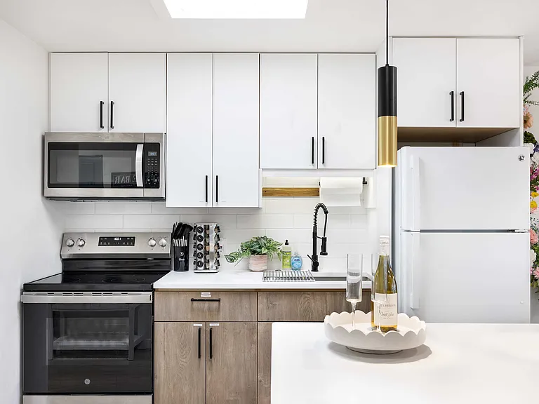 807 6th Ave N #1 — Photo 9