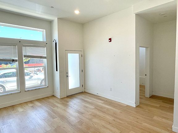 4th image of 4415 SE 61st Ave #1