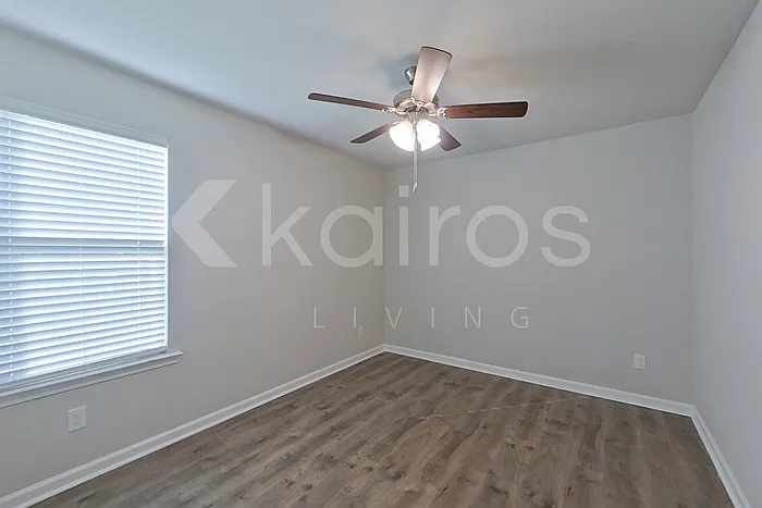 208 Yardley Ct — Photo 9