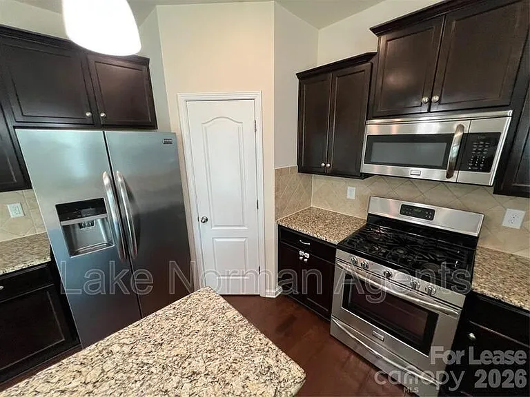 10374 Rutledge Ridge Dr NW — Photo 6