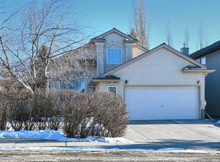 6558 W Sierra Morena Blvd SW, Calgary, AB T3H 3R3