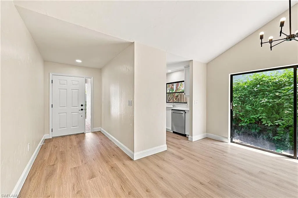 2 bed, 2.0 bath, 1359 sqft, $3,900 — Photo 3