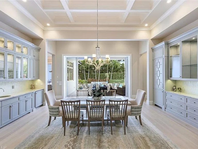 425 Harbour Dr — Photo 9