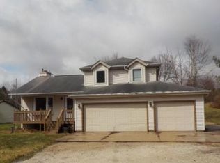 8359 Fairview Dr, Allenton, WI 53002