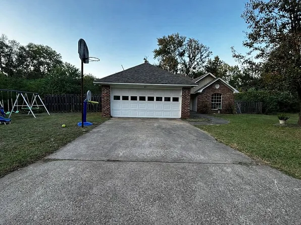 311 Whispering Pines Dr, New Boston, TX 75570