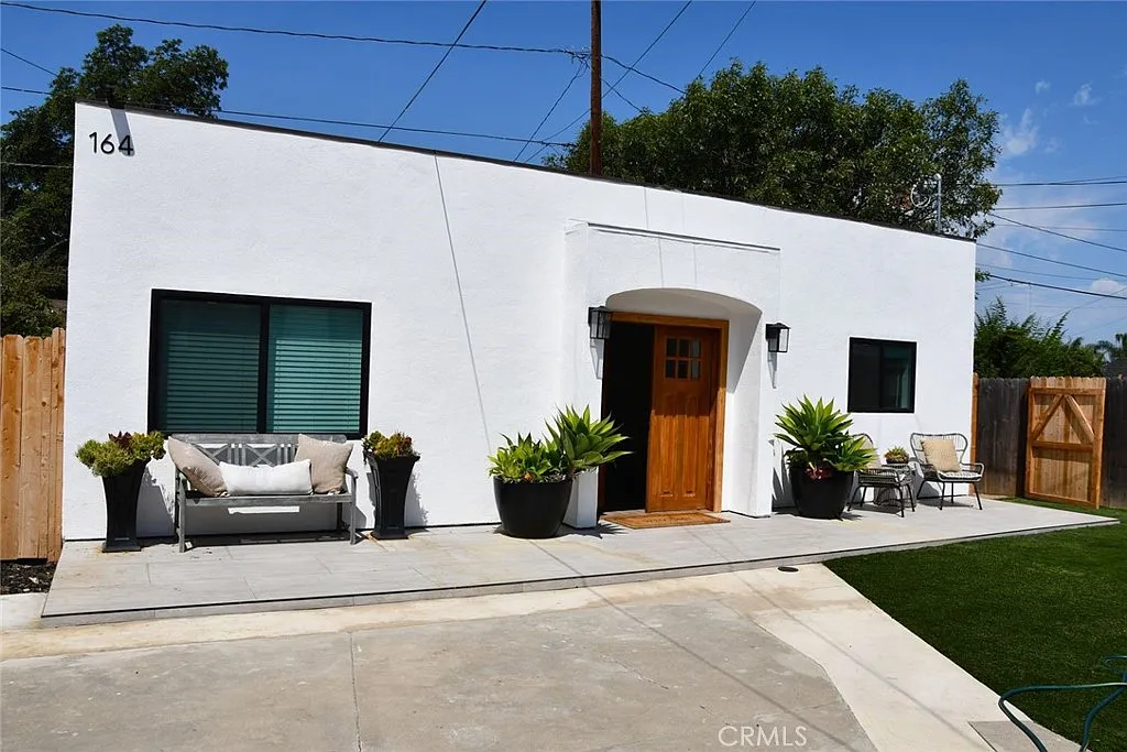 2 bed, 750 sqft, $3,595 — Photo 1