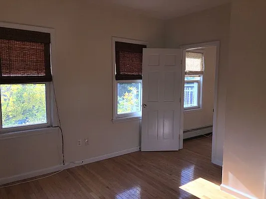 Rented by Halvatzis Realty | media 15