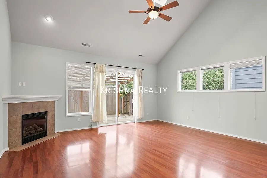 Amazing 4 Bedroom | 3 Bathroom | 2,702 sqft. Single Family Home | Located in Quiet Aloha Neighbor... — Photo 3