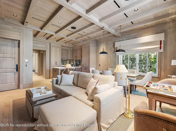 236 Phipps Plz #101, Palm Beach, FL 33480