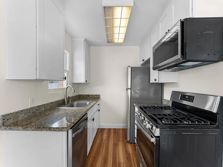 2648 Juan St — Photo 9