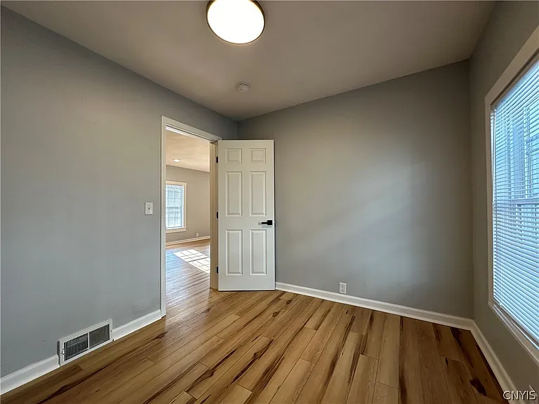 408 E Laurel St — Photo 27