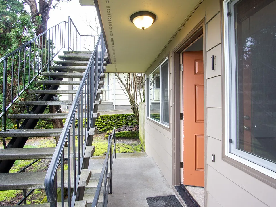 6300 E Burnside St #1