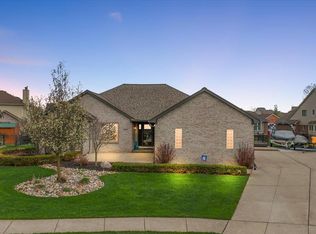 35526 Brooke Cir, New Baltimore, MI 48047