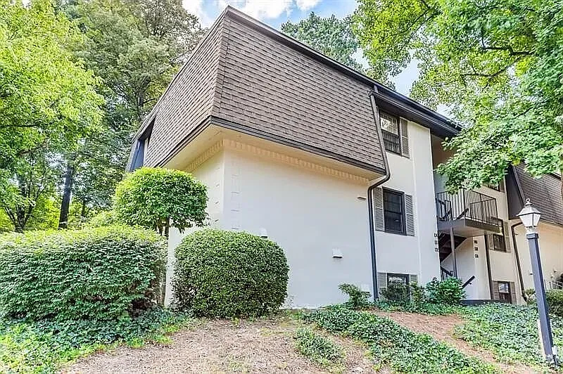 2 bed, 812 sqft, $1,650 — Photo 2