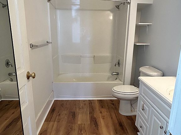 5th image of 3509 E Clay St #1