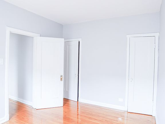 4th image of 6950 N Ashland Blvd #303