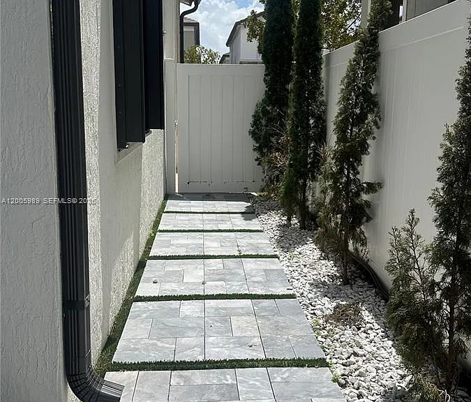 3423 W 110th St — Photo 32