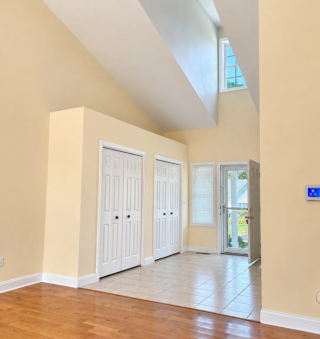 2 bed, 2.0 bath, 1341 sqft, $3,300 — Photo 3