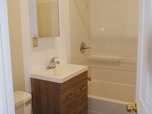 4th image of 108 Bradford St