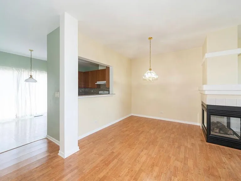 2204 W Concord Ln — Photo 9
